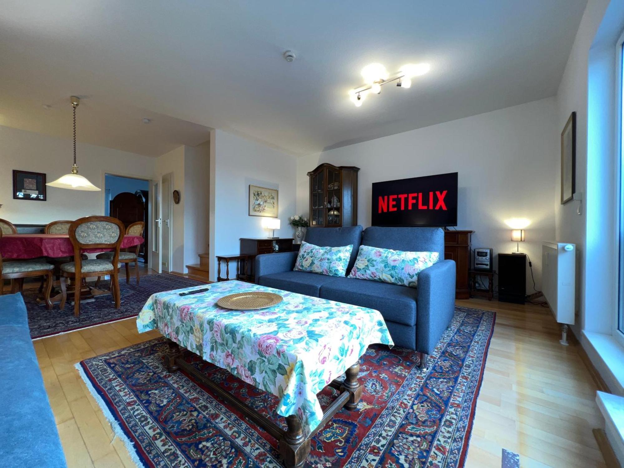Maisonette Penthouse: Spacious 8-Person Retreat with Netflix & Terrace Karlsruhe Exterior photo